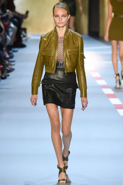 Look 25